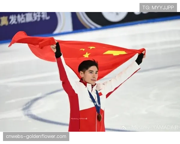 颁奖典礼上，铜牌得主将自己的奖牌挂在了教练的脖子上